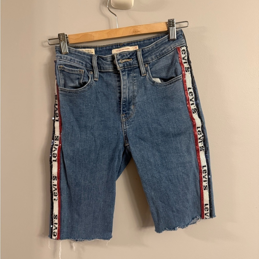 Levi’s 721 High Rise Skinny Bermuda Cutoff Shorts – Size 25 (Sequined Logo Tape)